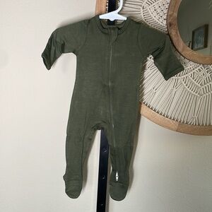 Larkspur Baby's Bamboo Zippered footie Romper Olive Newborn NWT